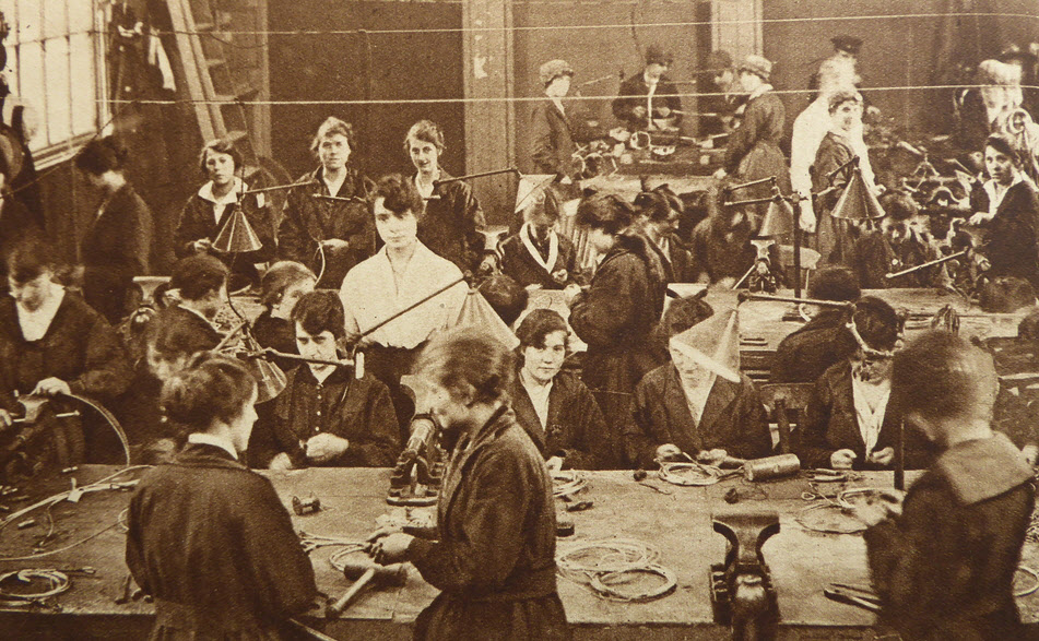 Women preparing wires for airships 