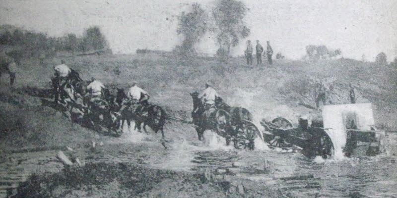 Russian artillery retreating, Vistula Front, 1915 