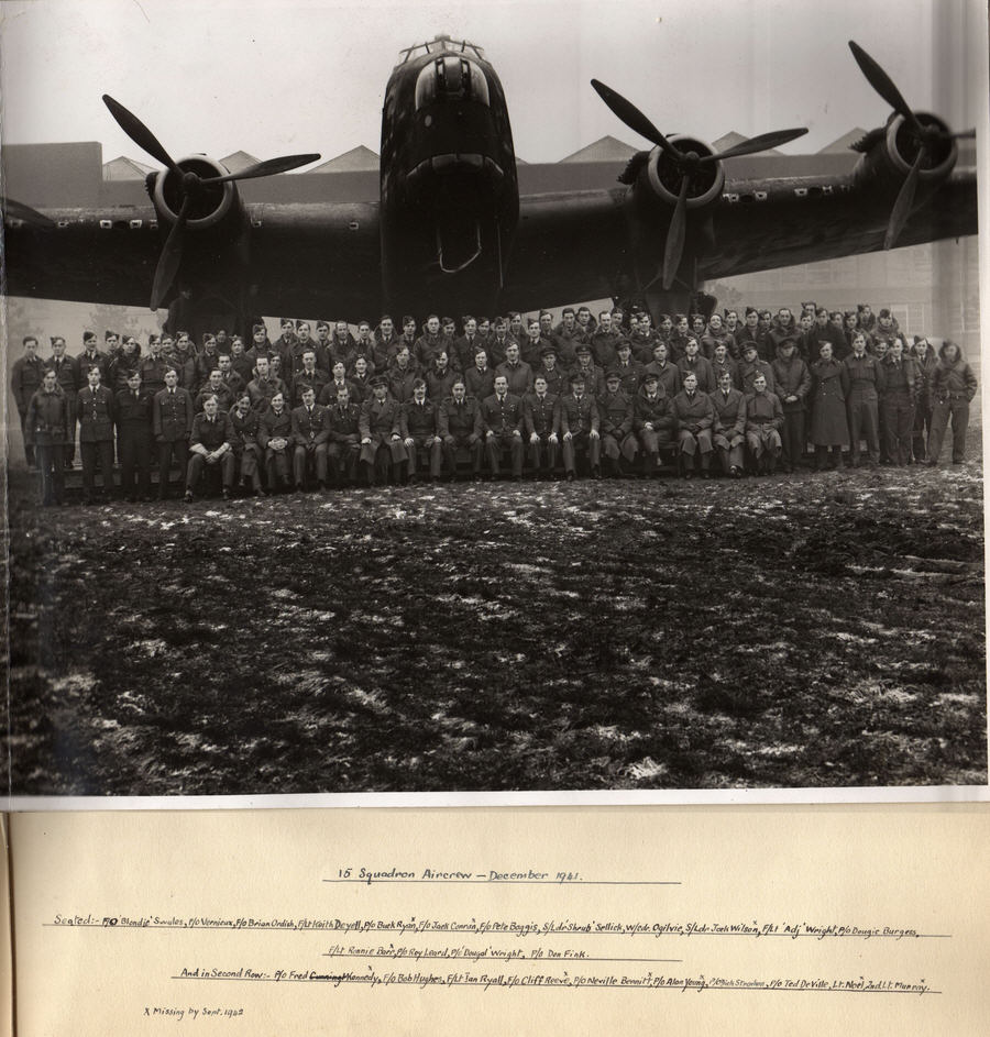 Aircrew of No.15 Squadron in front of Short Stirling I, December 1941