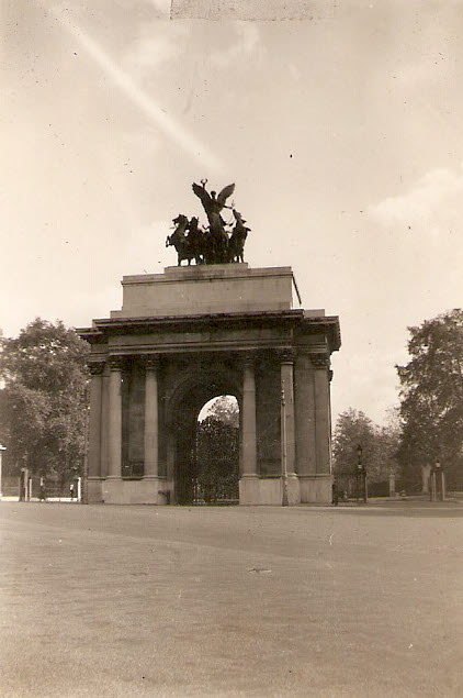 Wellington Arch, 1945 