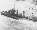 USS Baldwin (DD-624) aground, Long Island, 1961 