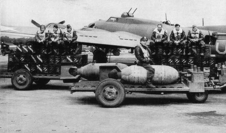 B-17 Flying Fortress with Ammo 