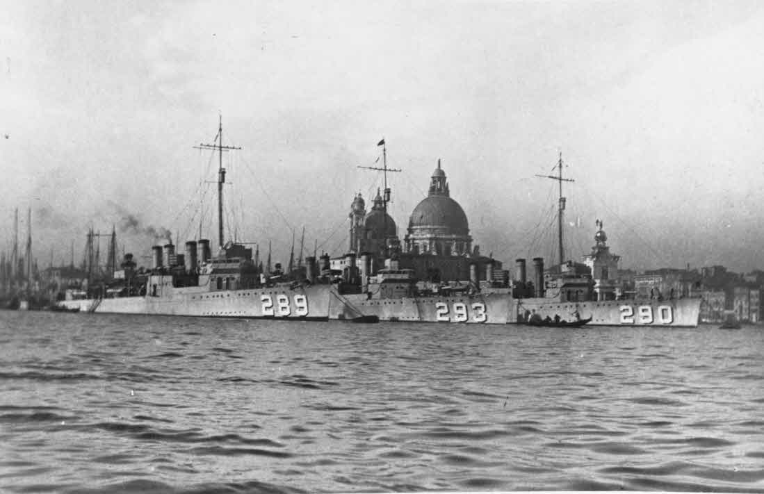 USS Flusser (DD-289), USS Billingsley (DD-293) and USS Dale (DD-290) at Venice 