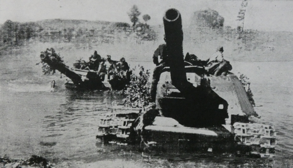 ISU-152 crossing river, Latvian Front 