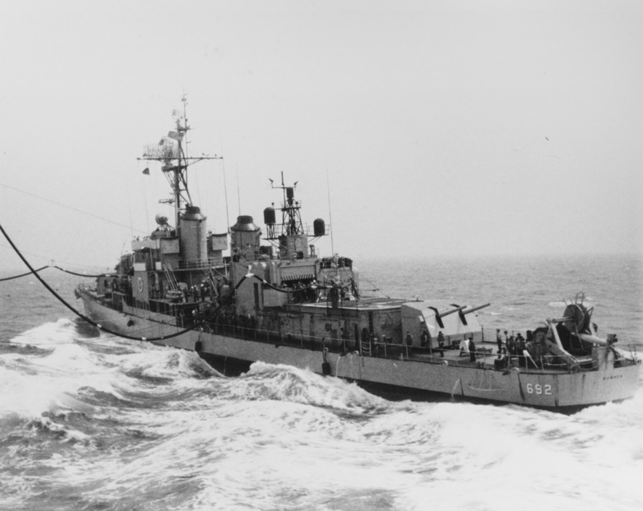 USS Allen M Sumner (DD-692) refueling from USS Seattle, 1970 