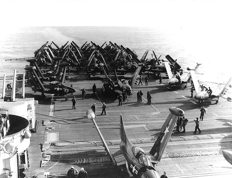 USS Bon Homme Richard (CV-31) on Thanksgiving 1952 