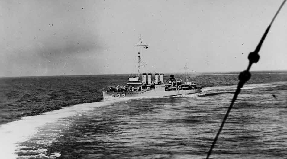 USS Chase (DD-323) in somebody's wake 