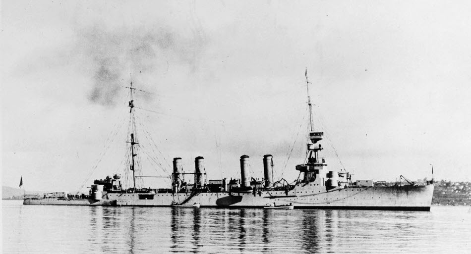Side view of USS Cincinnati (CL-6) 
