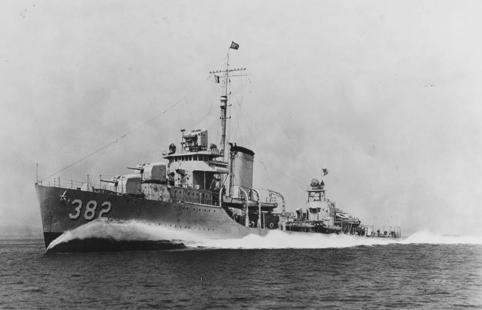 USS Craven (DD-382) at sea 