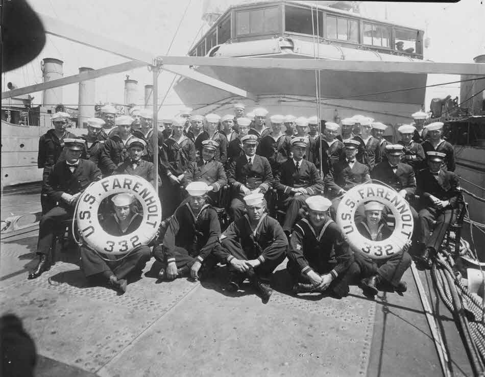 Crew of USS Farenholt (DD-332) 