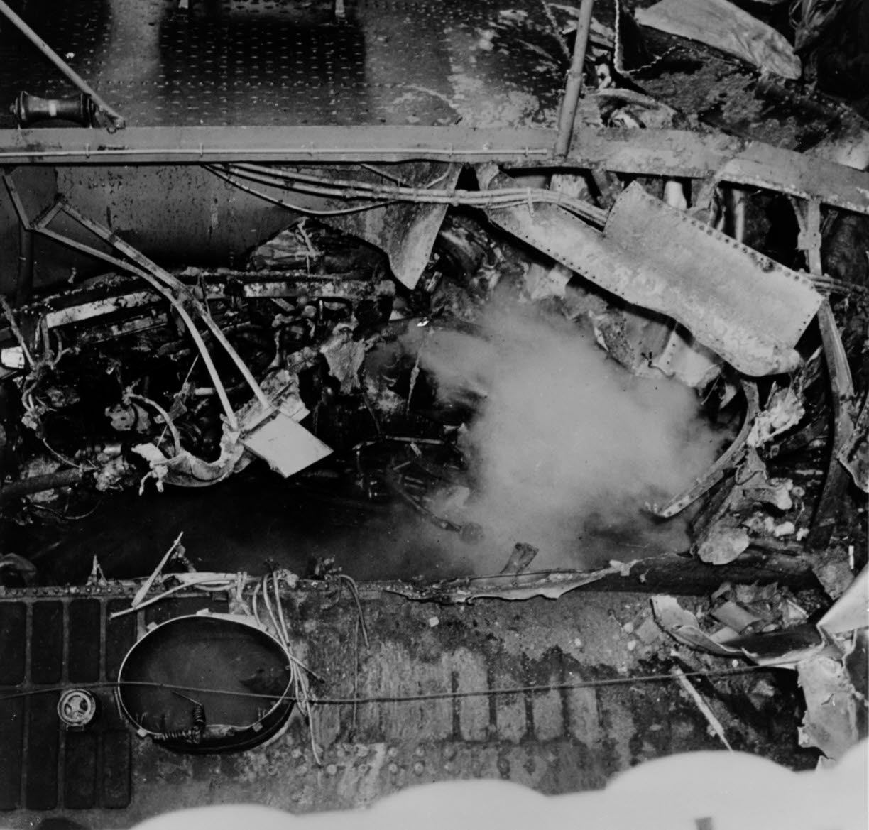 Damage to USS Kearny (DD-432) seen from tender 