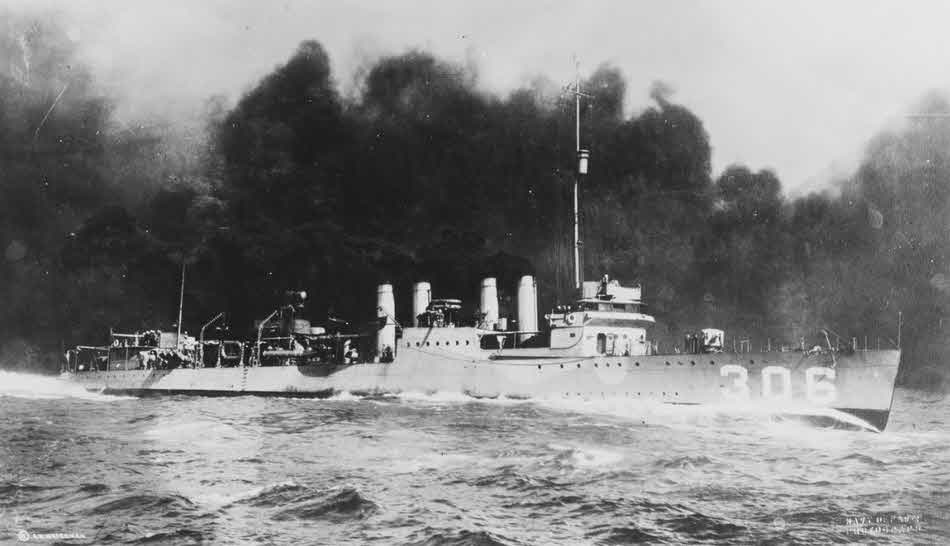 USS Kennedy (DD-306) laying smoke