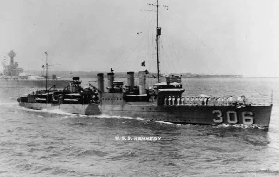 USS Kennedy (DD-306) under way 