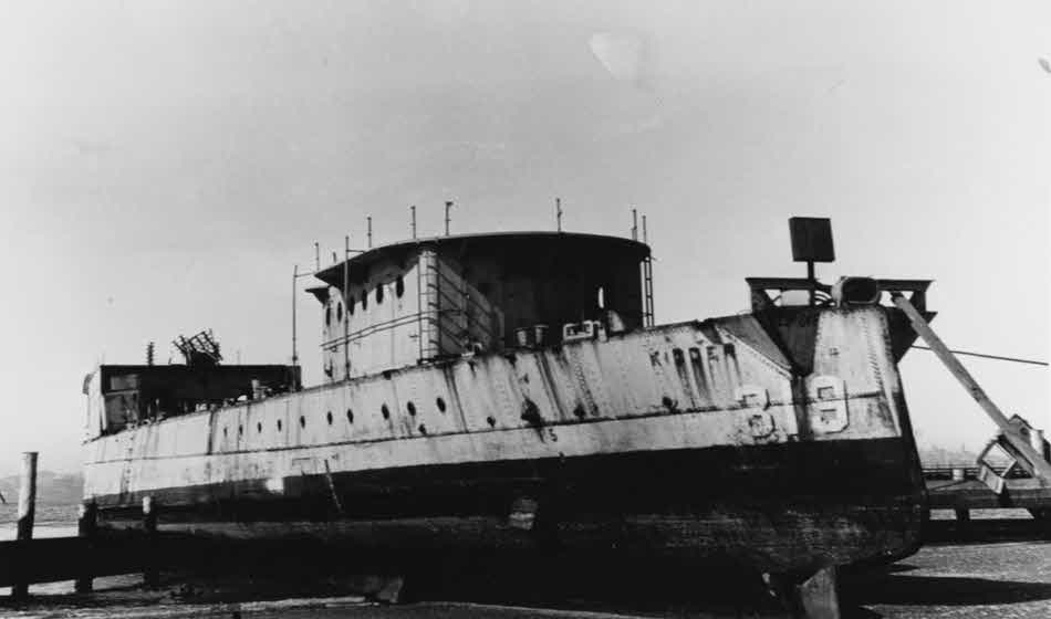 USS Kidder (DD-319) stripped for scrap 