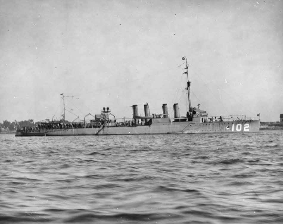 USS Mahan (DD-102) as fast minelayer, c.1920-22 