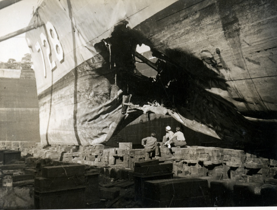 Mine damage to USS Mansfield (DD-728), Korea 