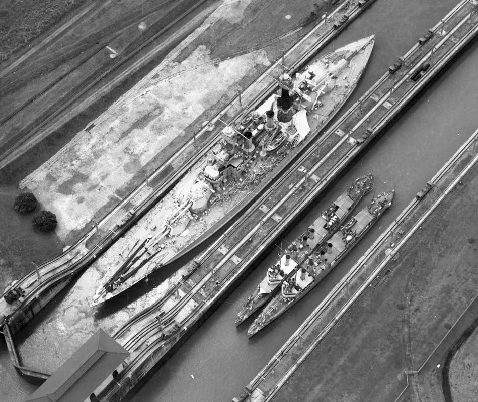 USS Maryland (BB-46), USS Hovey (DD-208) and USS Long (DD-209), Panama Canal, 24 April 1931 