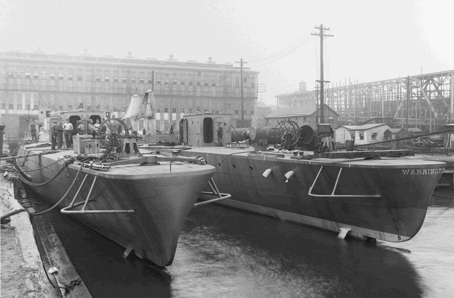 USS Mayrant (DD-31) and USS Warrington (DD-30) fitting out, 1910