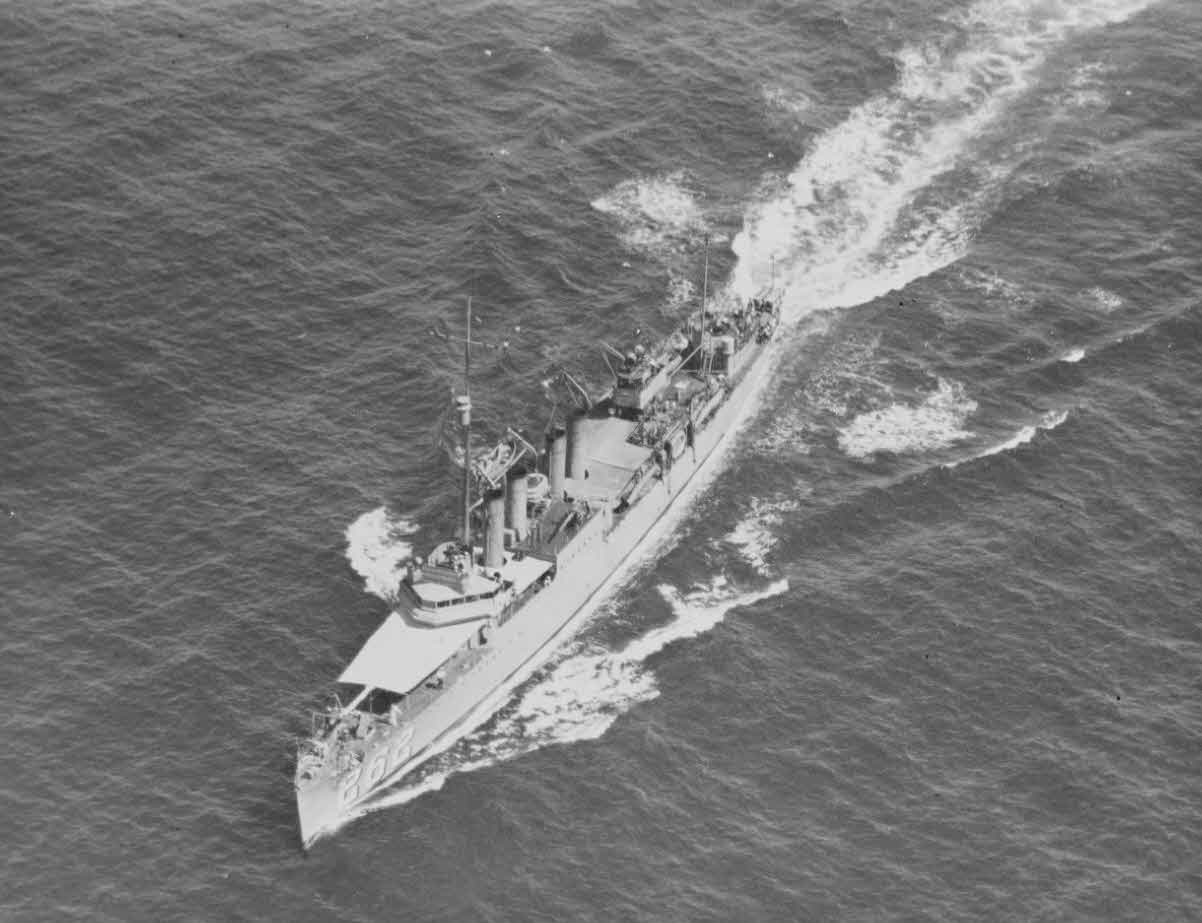 USS McDermut (DD-262) underway, 1924 
