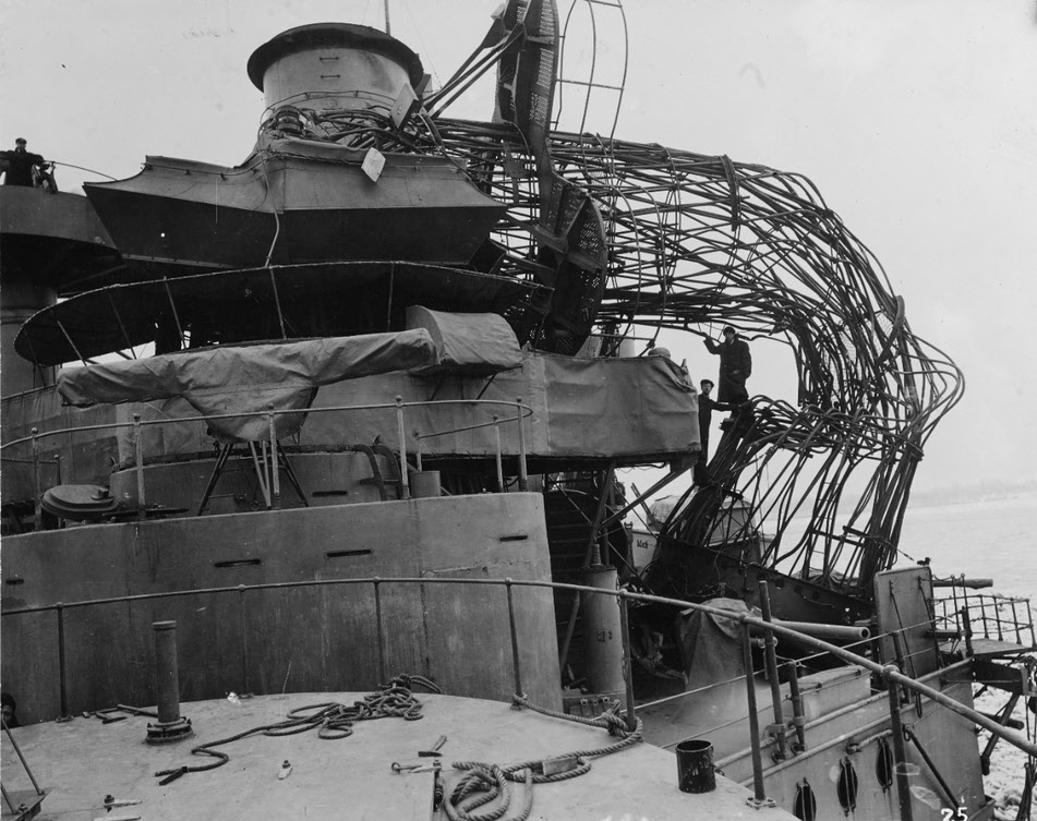 Collapsed foremast, USS Michigan (BB-26)
