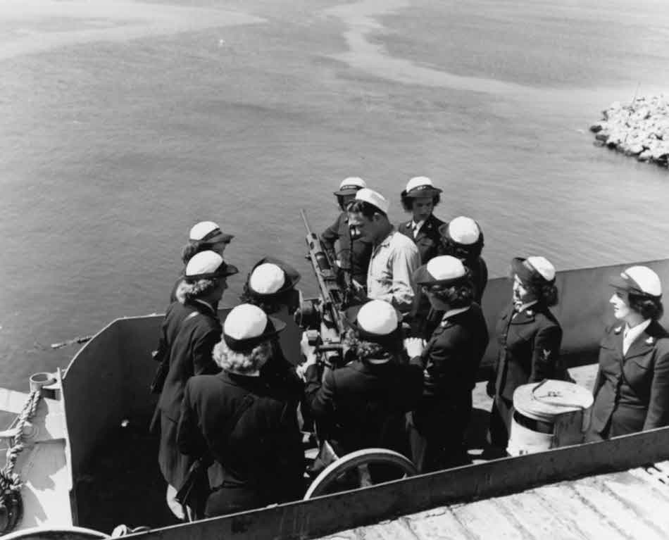 WAVES examine 20mm AA gun on USS Mission Bay (CVE-59)