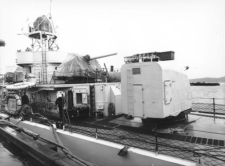 Aft guns of USS Monssen (DD-436) 