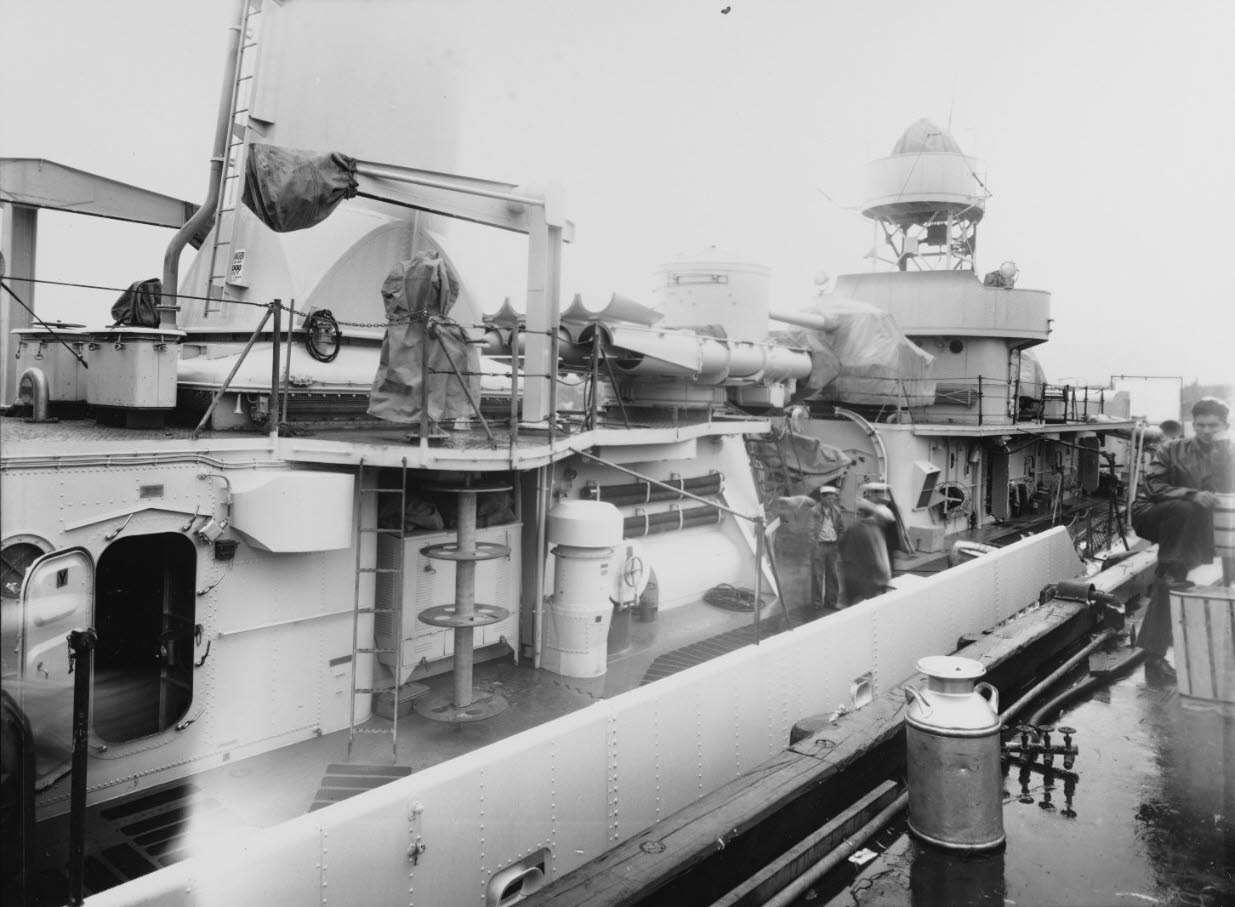 Amidships view of USS Monssen (DD-436) 