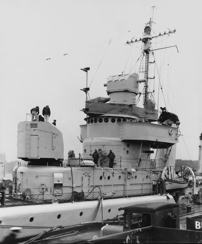Bridge structure of USS Monssen (DD-436) 