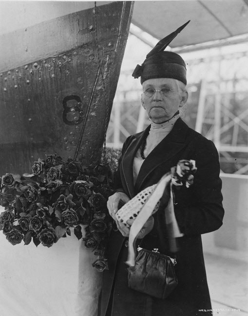 Mrs Margaret Overton sponsor's USS Overton (DD-239)