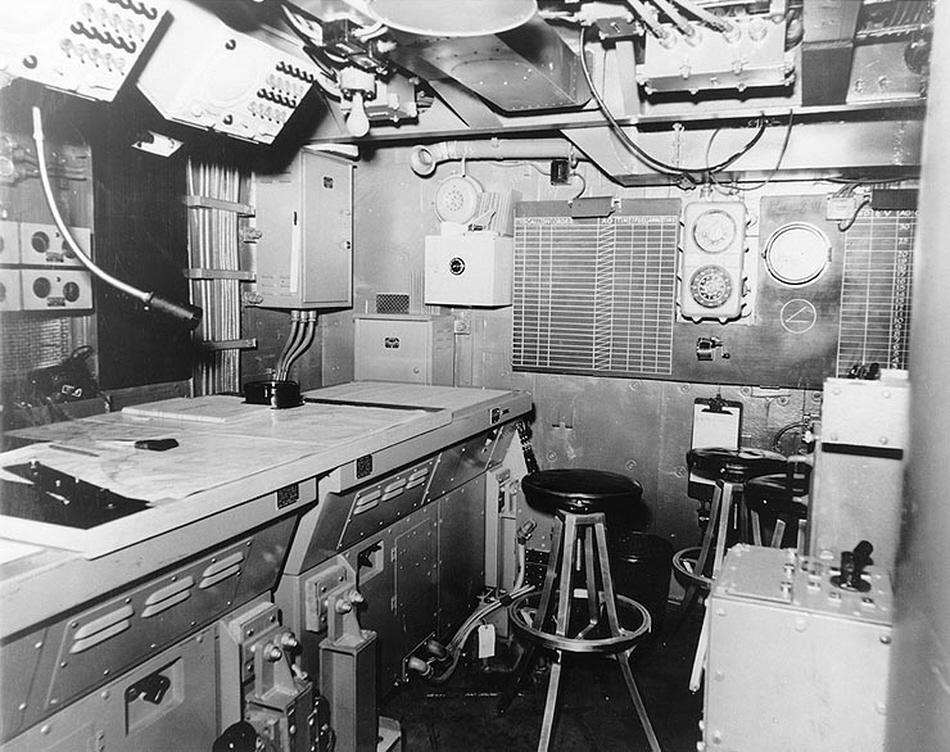 Combat Infomation Centre on USS Pasadena (CL-65), 21 November 1944