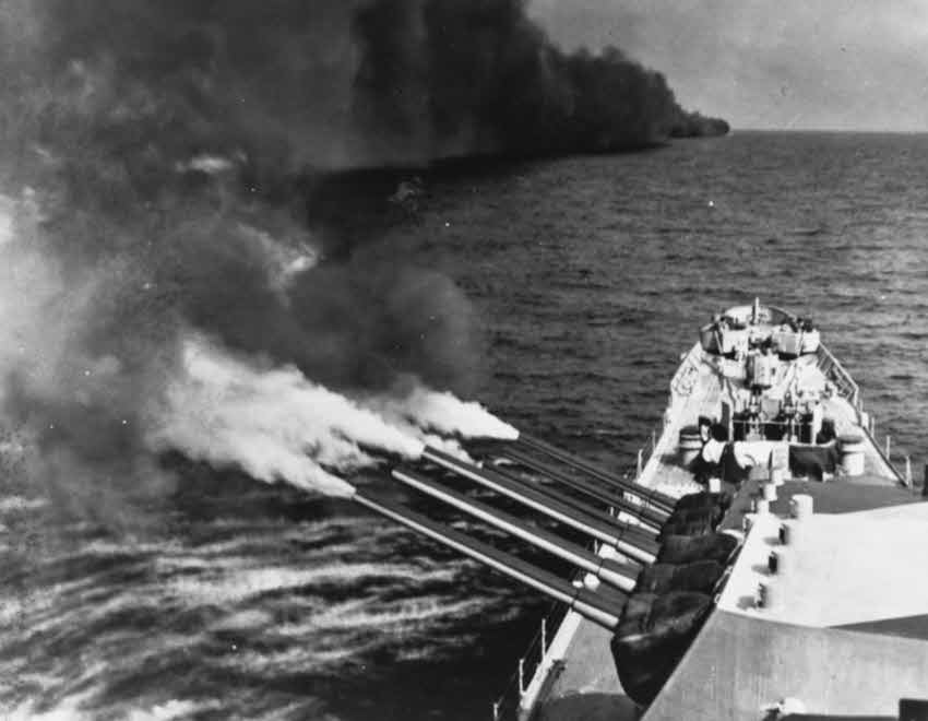 USS Quincy (CA-71) bombarding Toulon, 16 August 1944  