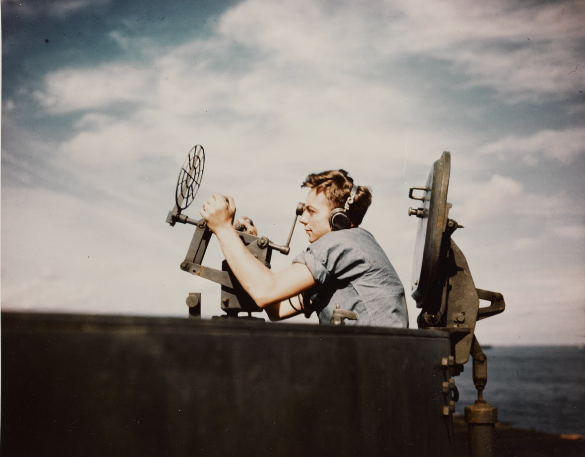 Operating 5in gunsight, USS Randolph (CV-15)