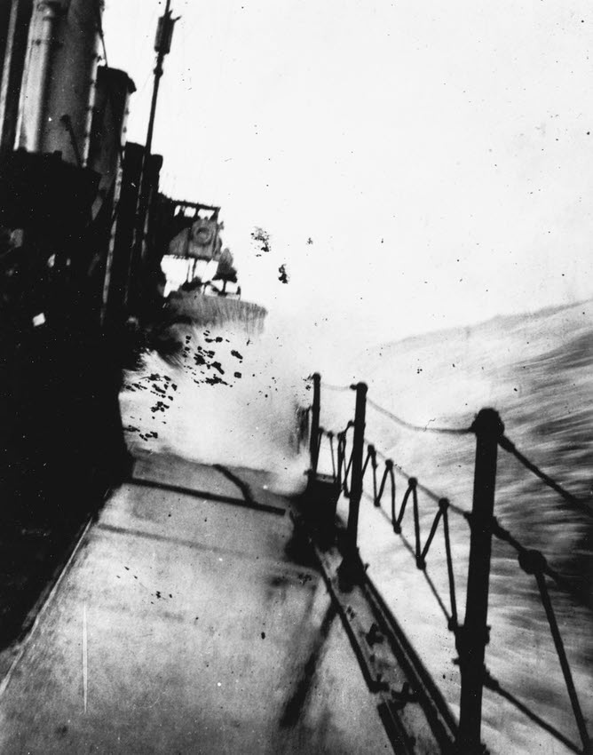 USS Sterett (DD-27) in rough sea off Ireland, 1918
