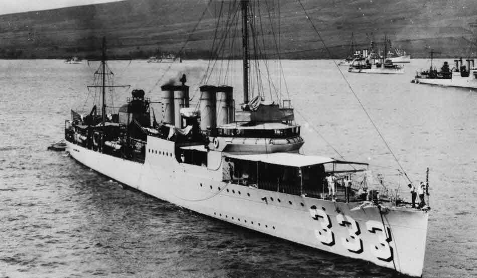 USS Sumner (DD-333) at Hawaii, late 1920s 