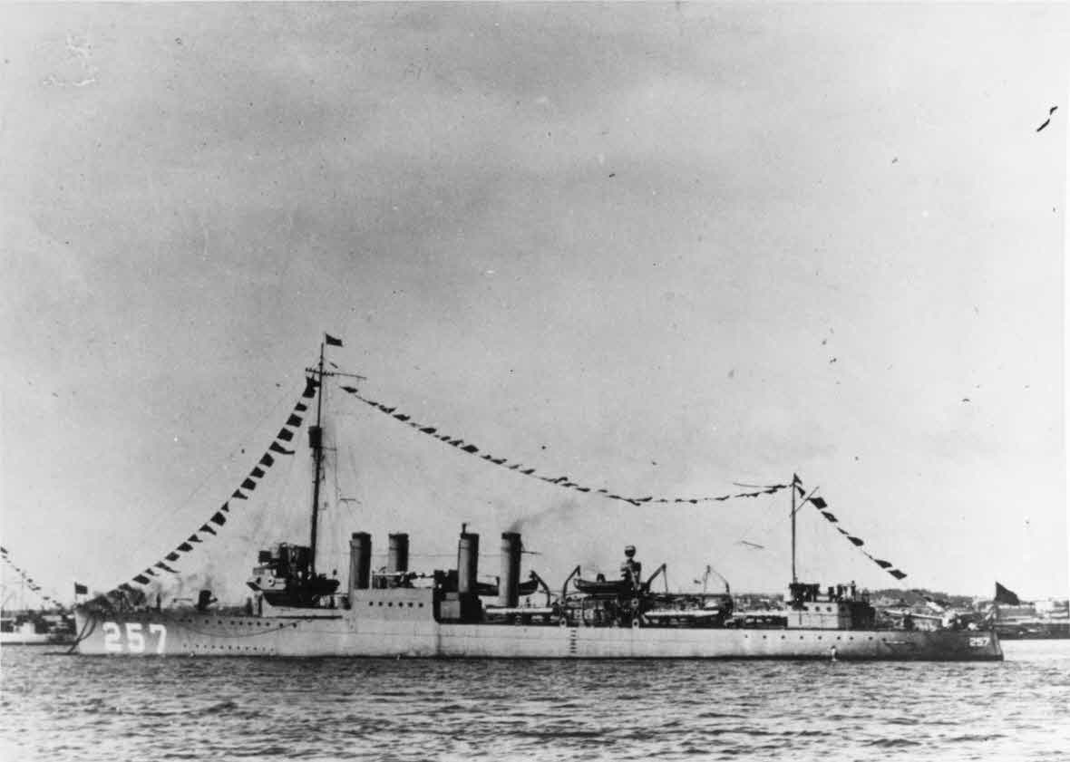USS Welles (DD-257) dressed with flags