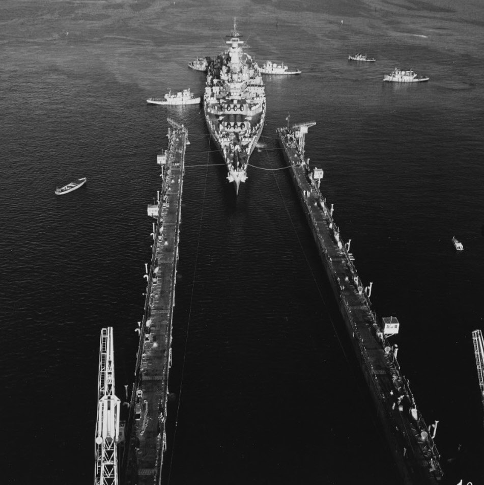 USS Wisconsin (BB-64) enters AFDB-1, Guam, 1952 