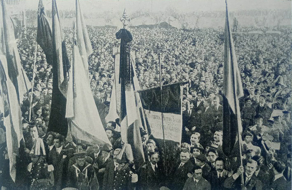 Crowds greeting British mission to Argentina, May 1918 