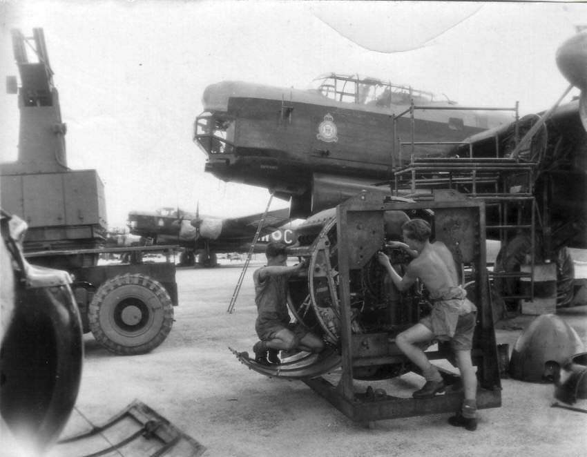 Changing the engine on an Avro Lincoln 