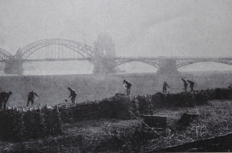 Belgian Engineers build defences on the Rhine 