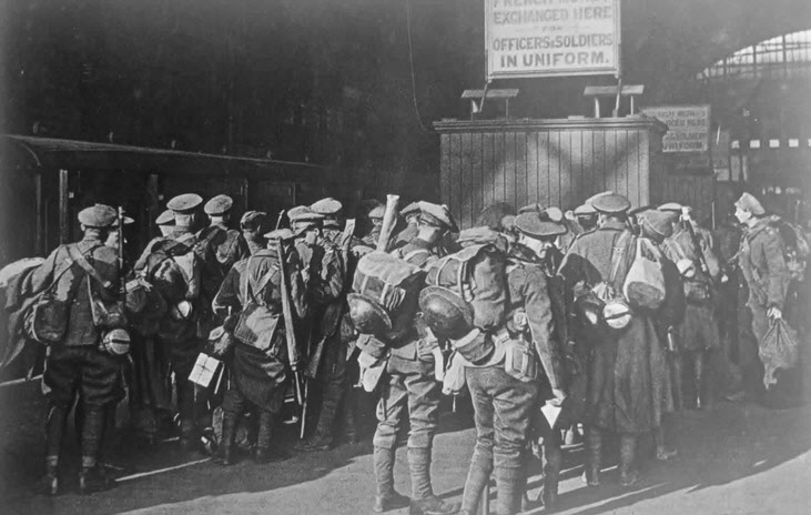 British Soldiers return to London station, 1919 