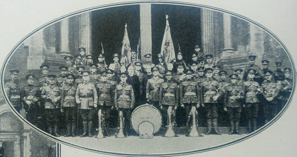 Canadian Irish outside Belfast Cathedral, 1917 