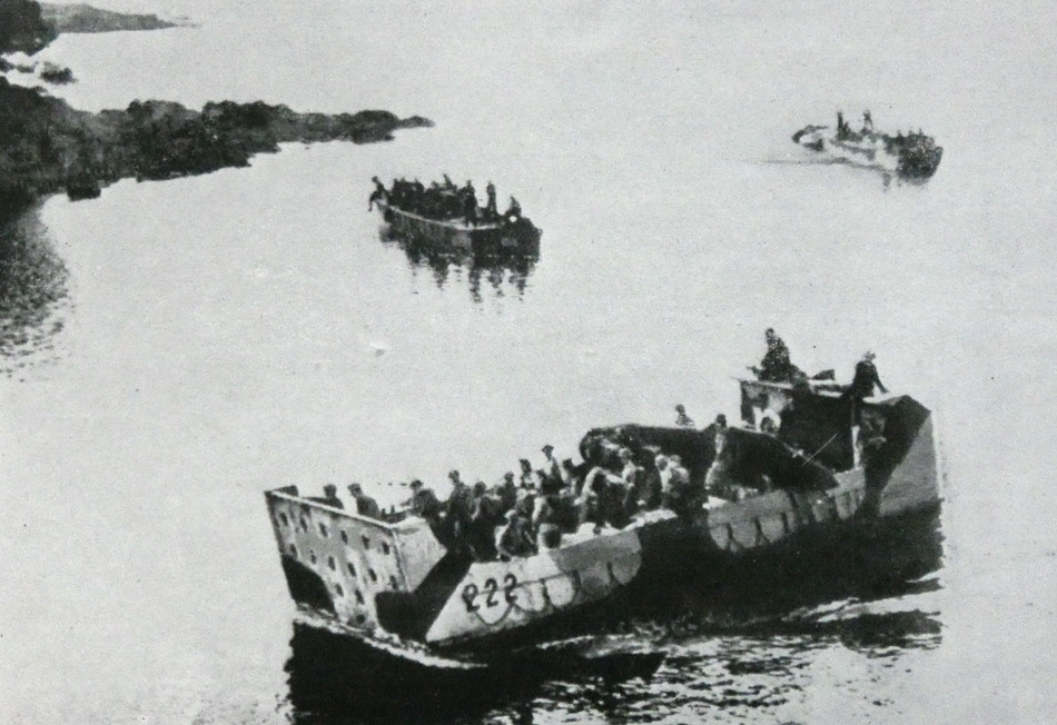 Canadian LCM (1) bringing supplies to Ile du Levant 