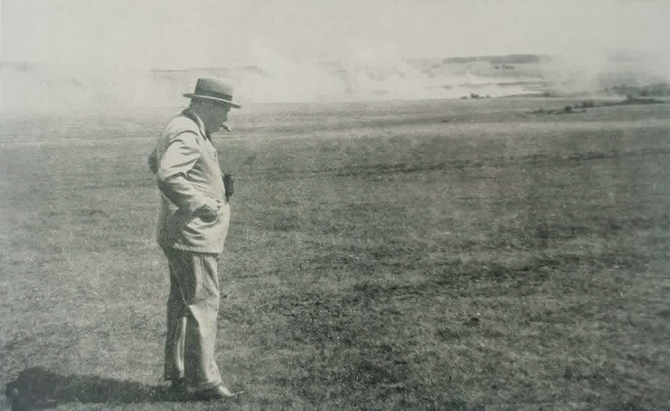 Churchill watches Southern Command Live Fire Exercises 