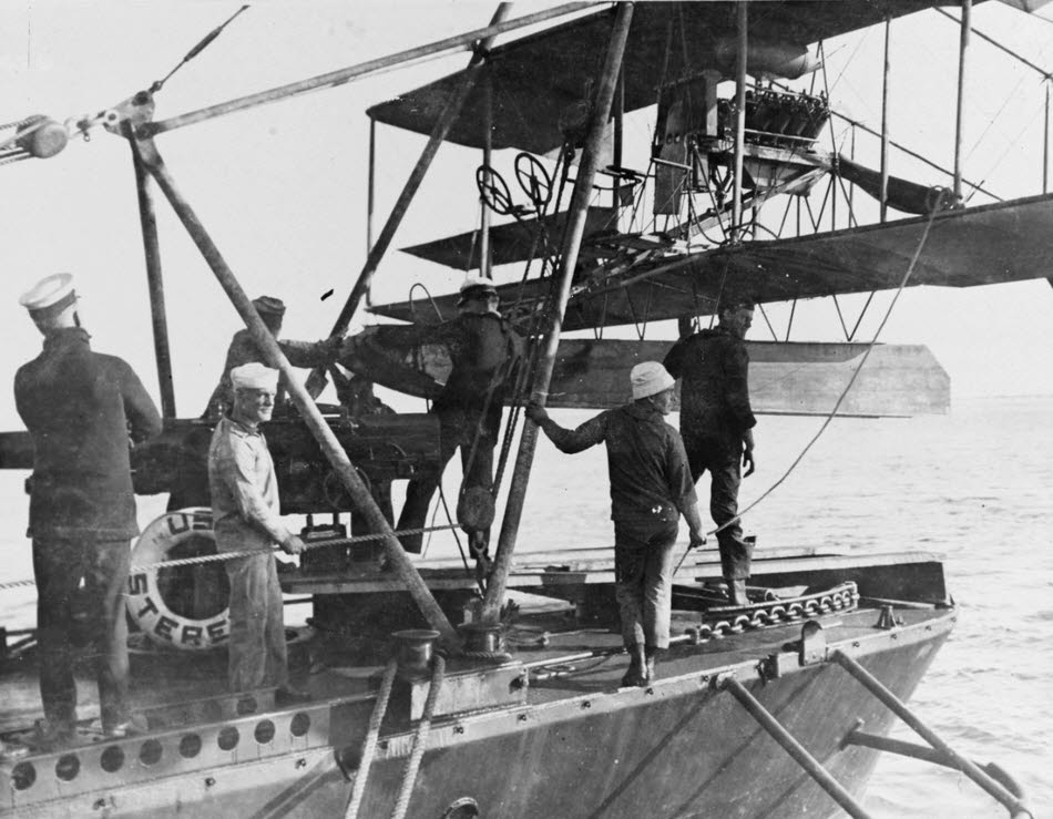 Curtiss AH-12 on SS Sterett (DD-27) 