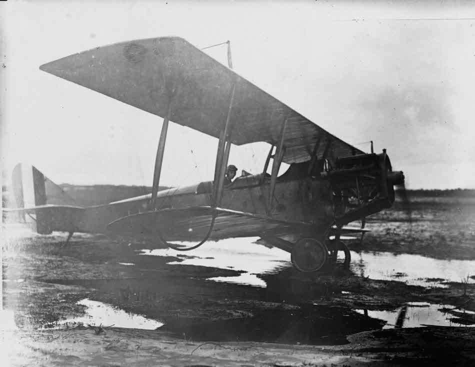 Curtiss JN-4HG from the right 