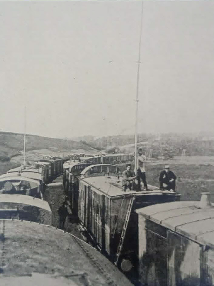 Exterior of French wireless train carriage, First World War 