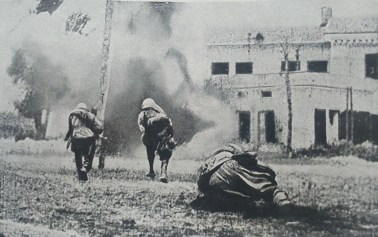 German Artillery hits Stalingrad 
