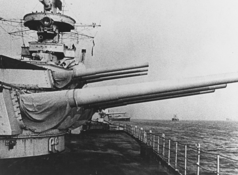 Forward 11in guns on Gneisenau