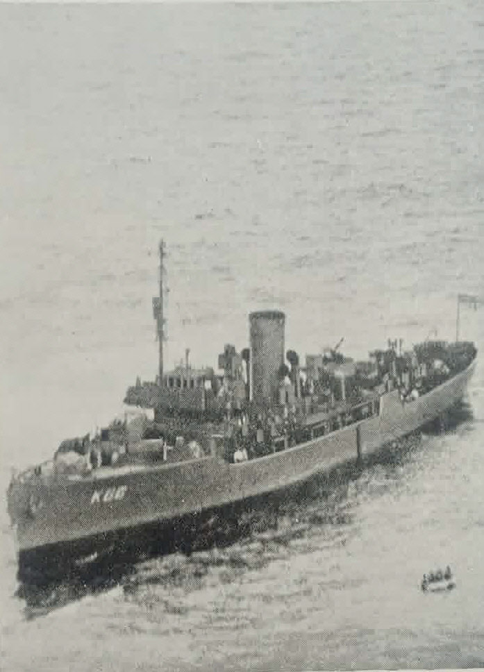 HMS Arbutus (K 86) rescuing a Condor crew 