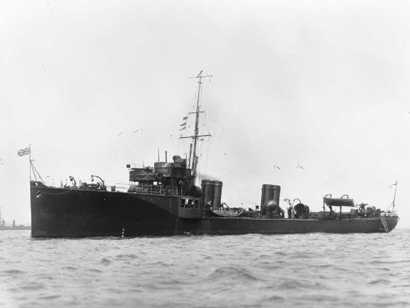 HMS Exe from the left 